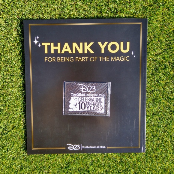 DISNEY TWENTY-THREE 2019 Magazine-Captain Marvel w/ Patch&Poster+Dumbo+Stan Lee - Picture 3 of 7